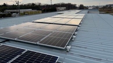 太陽光発電導入事例_株式会社アザーワン様屋根上