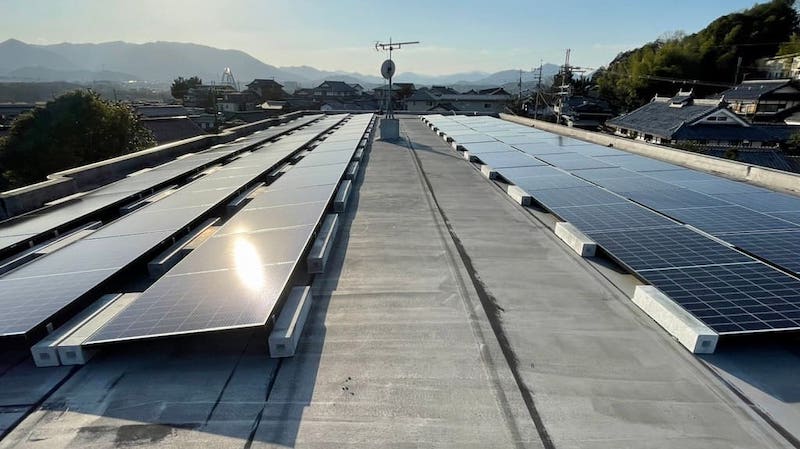 マンションの陸屋根の太陽光発電システム設置事例