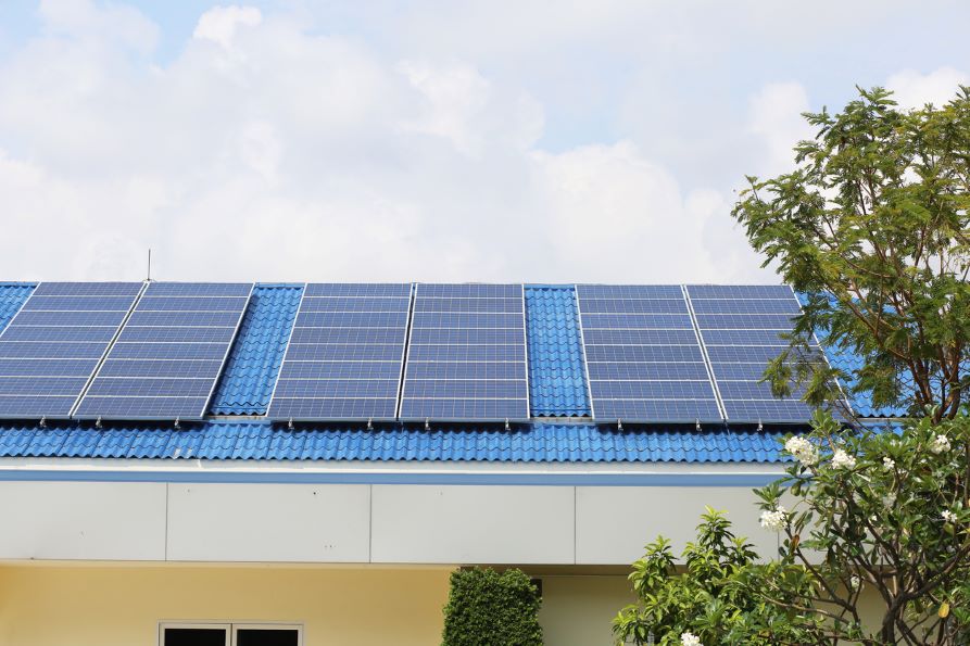 オフィスの屋根やビルの屋上に太陽光発電を設置する